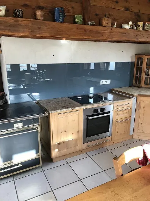 Crédence vitrée grise