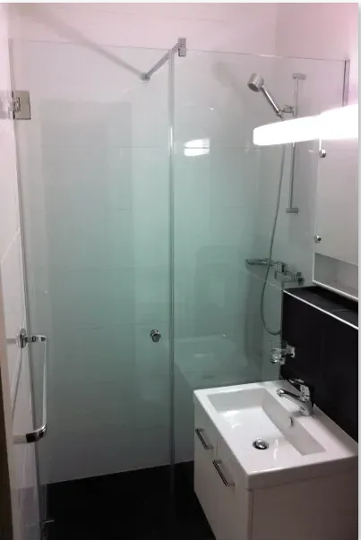 Paroi double vitrée d'une douche