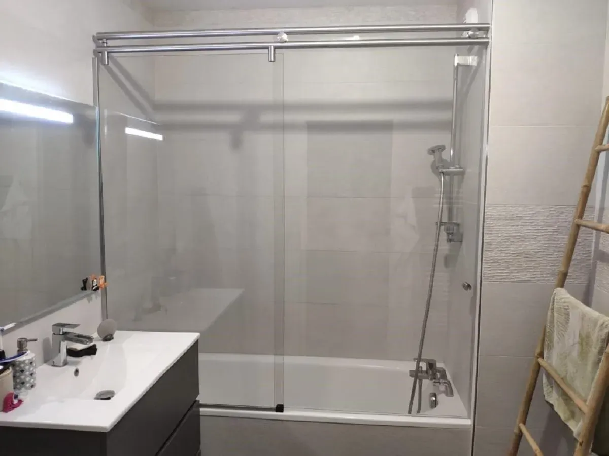 Paroi de douche vitrée