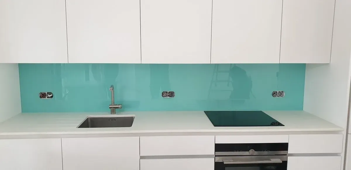 Crédence vitrée bleue