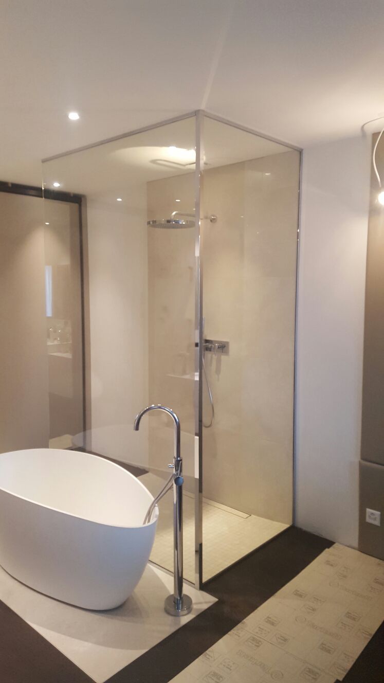 Paroi de douche en angle