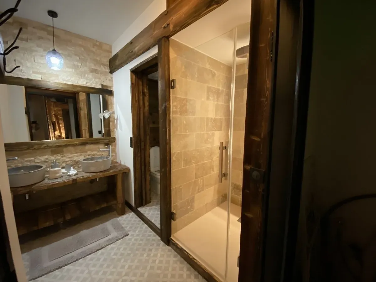 Porte vitrée d'une douche