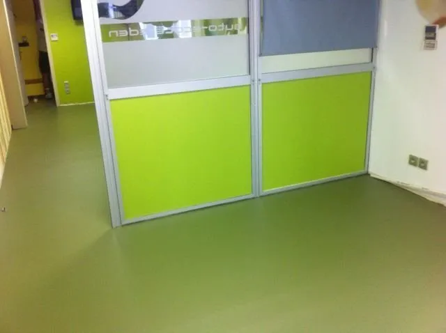 Une porte vert fluo