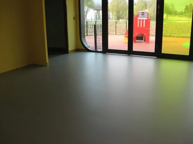 Un sol et un jeu pour enfant