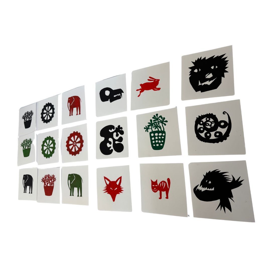 Ein Kartenset mit verschiedenen Tieren und Pflanzen darauf