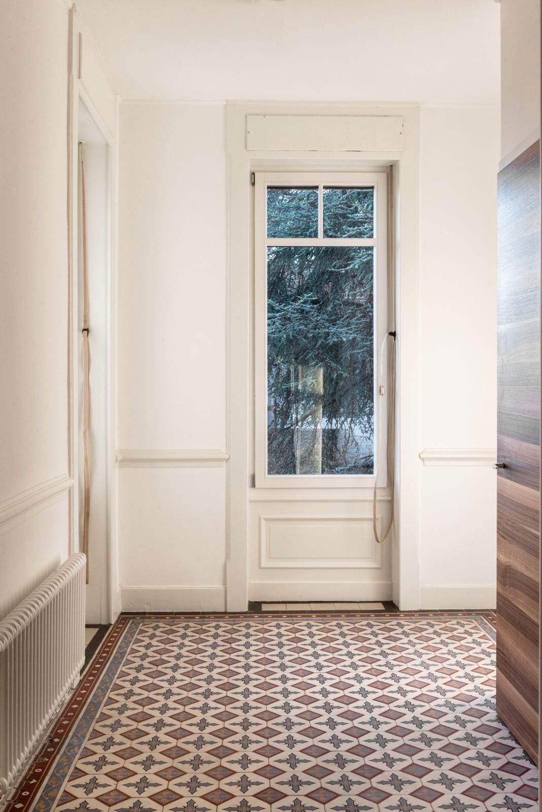 Une icône blanche d'une image sur fond gris.