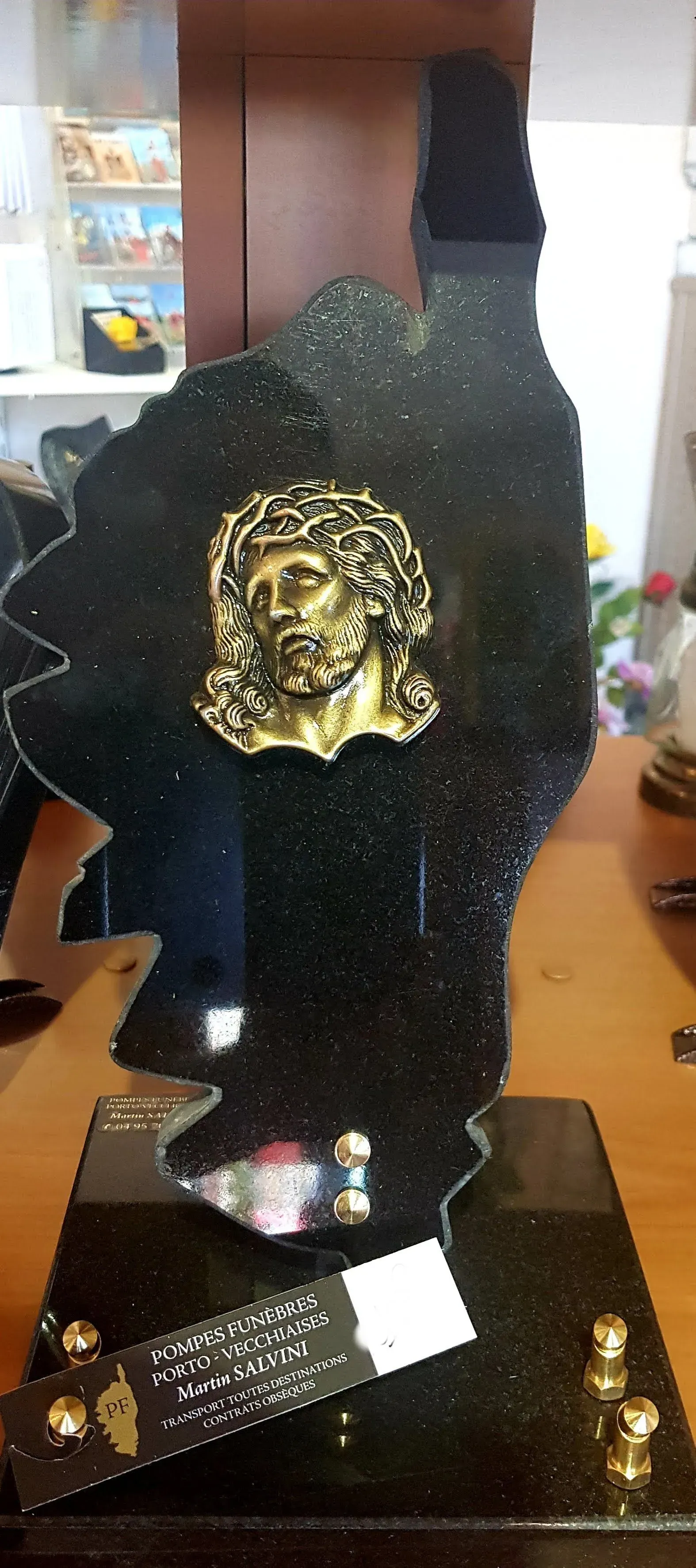 Plaque funéraire en forme de la Corse