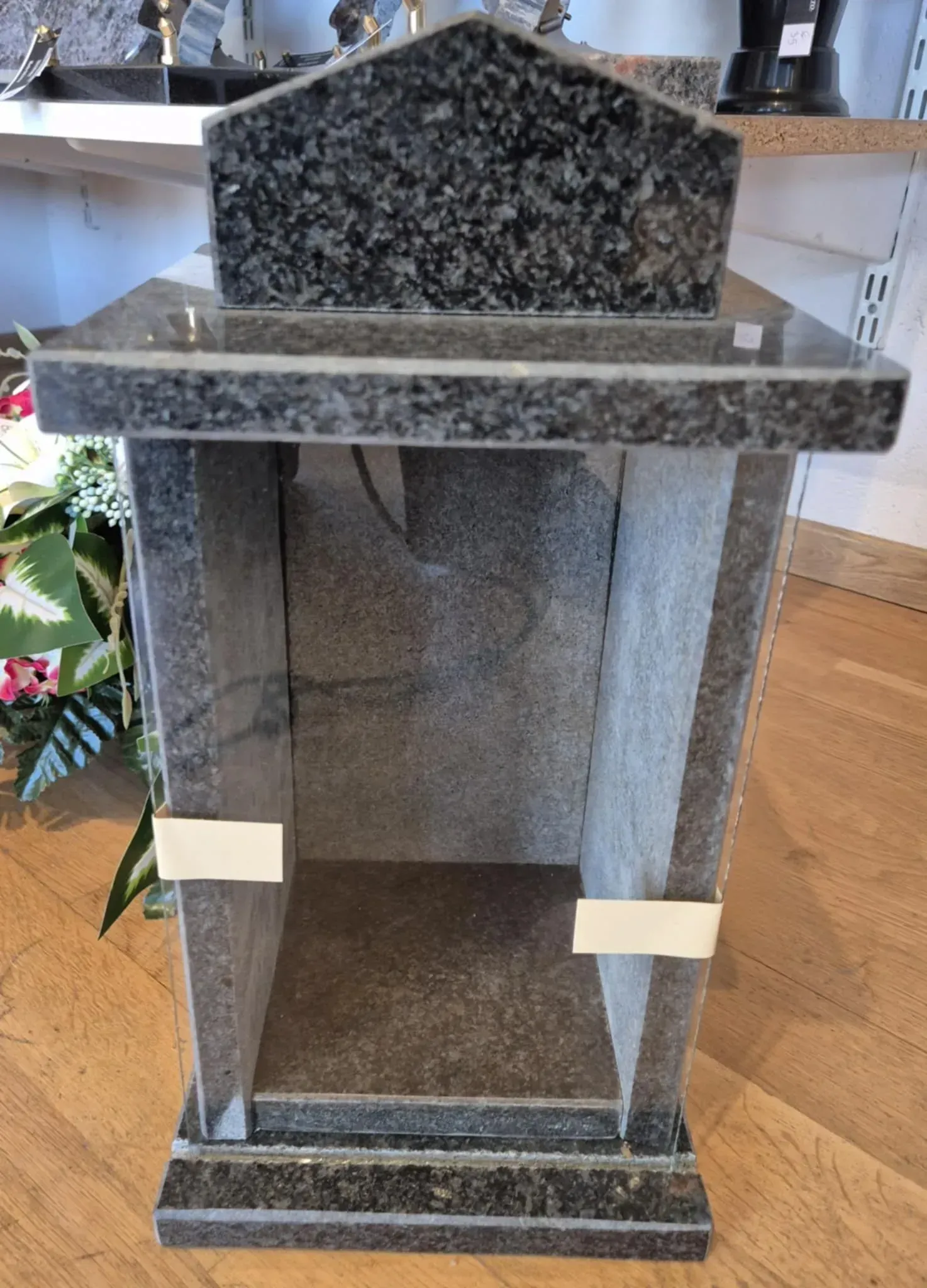 Élément de décoration funéraire en marbre