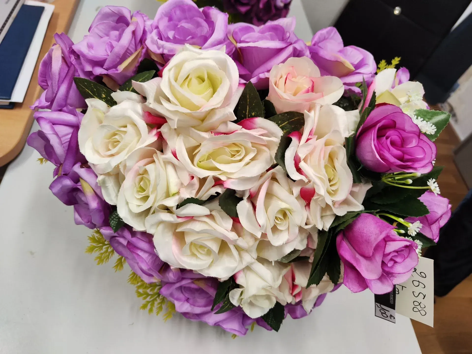 Bouquet de fleurs roses et blanches