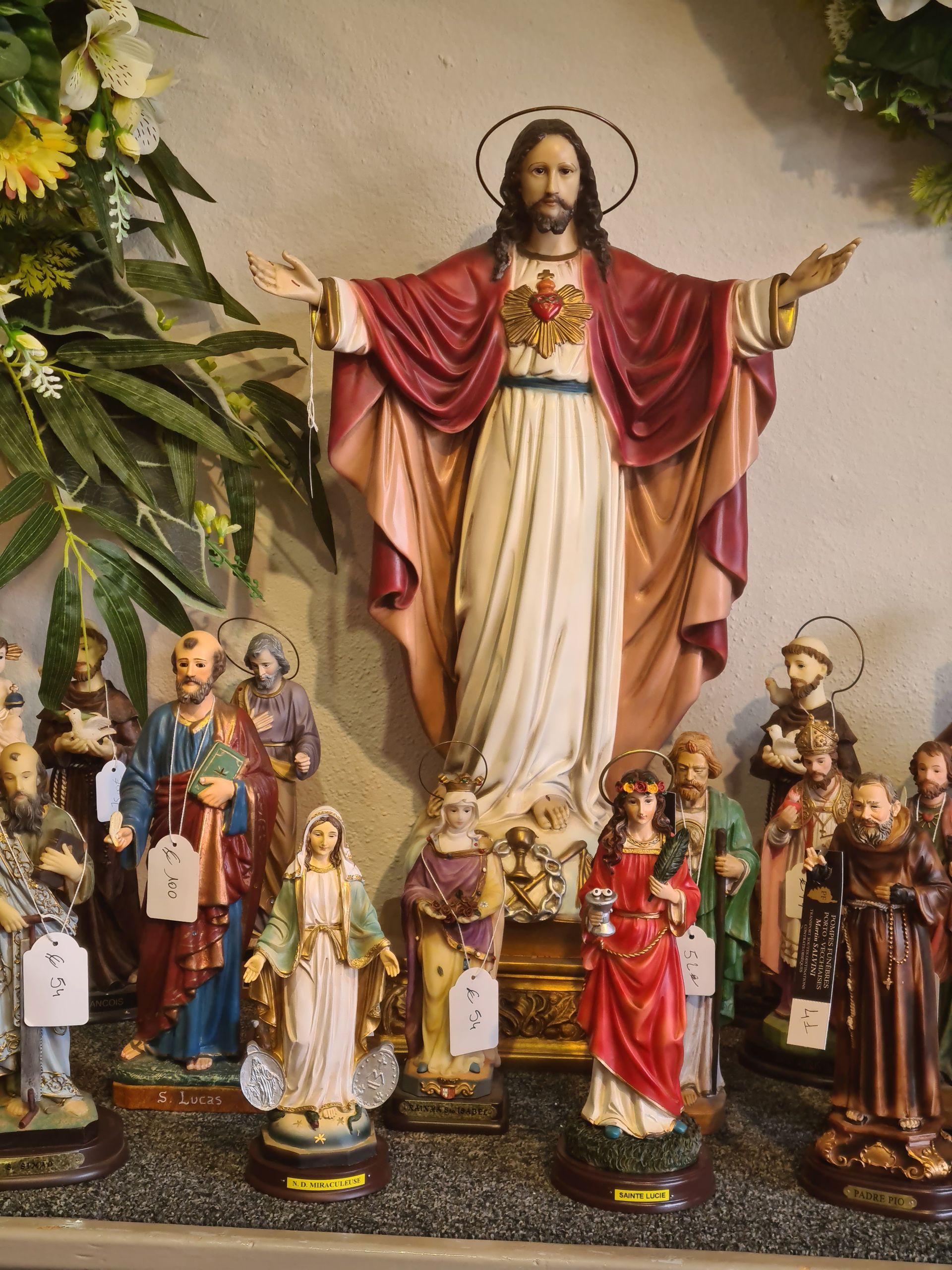 Divers ornements religieux