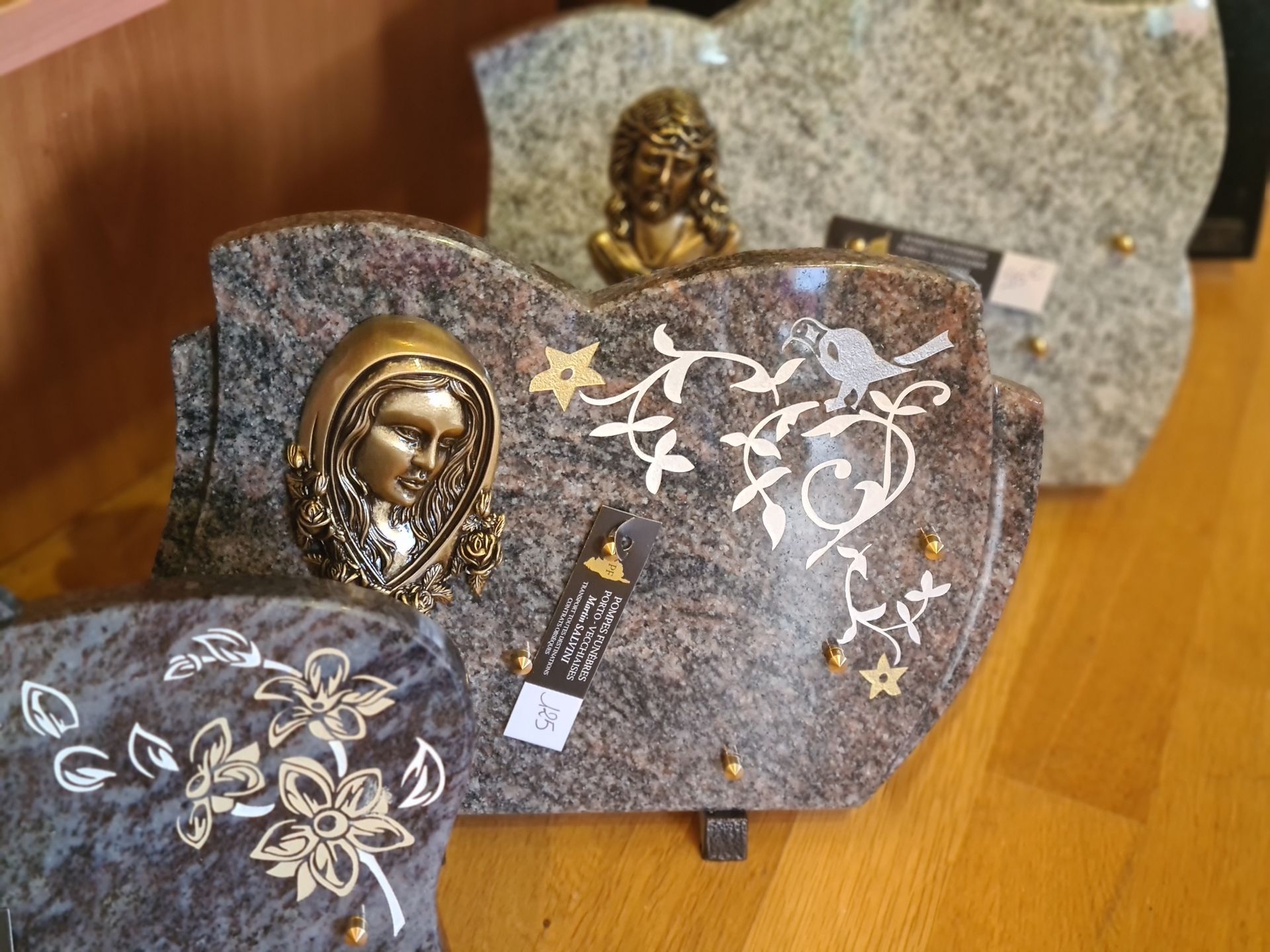 Série de plaques funéraires