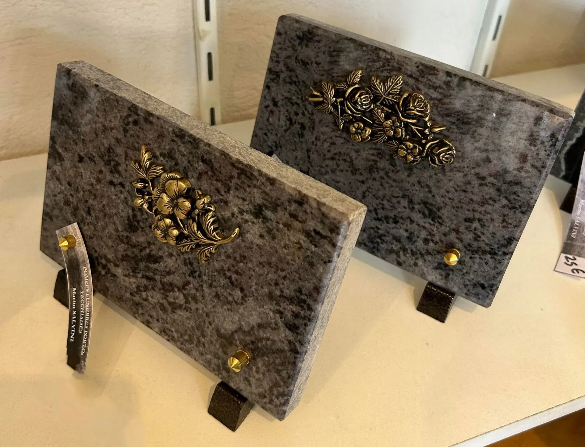 Deux plaques funéraires