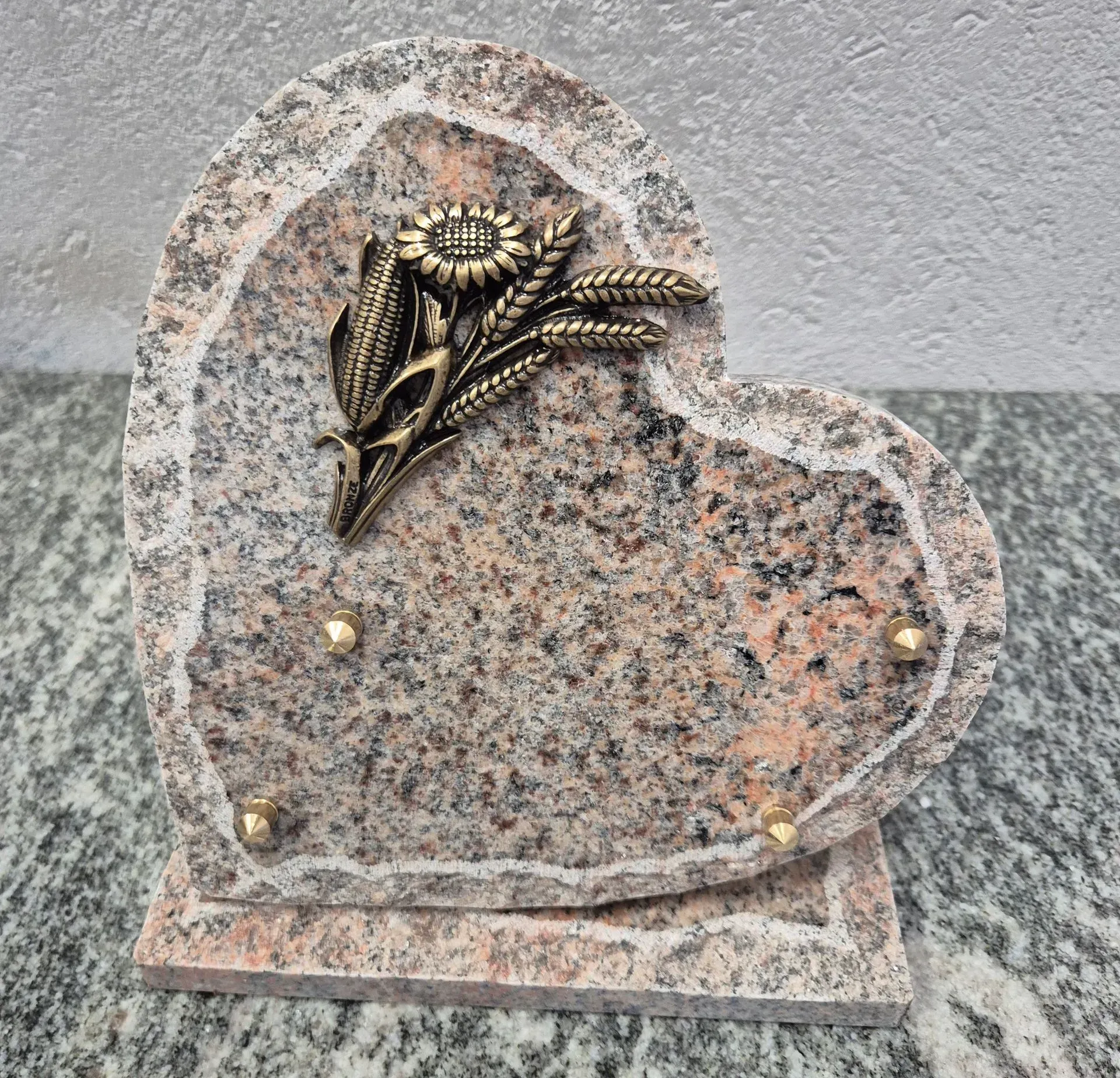 Plaque funéraire grise