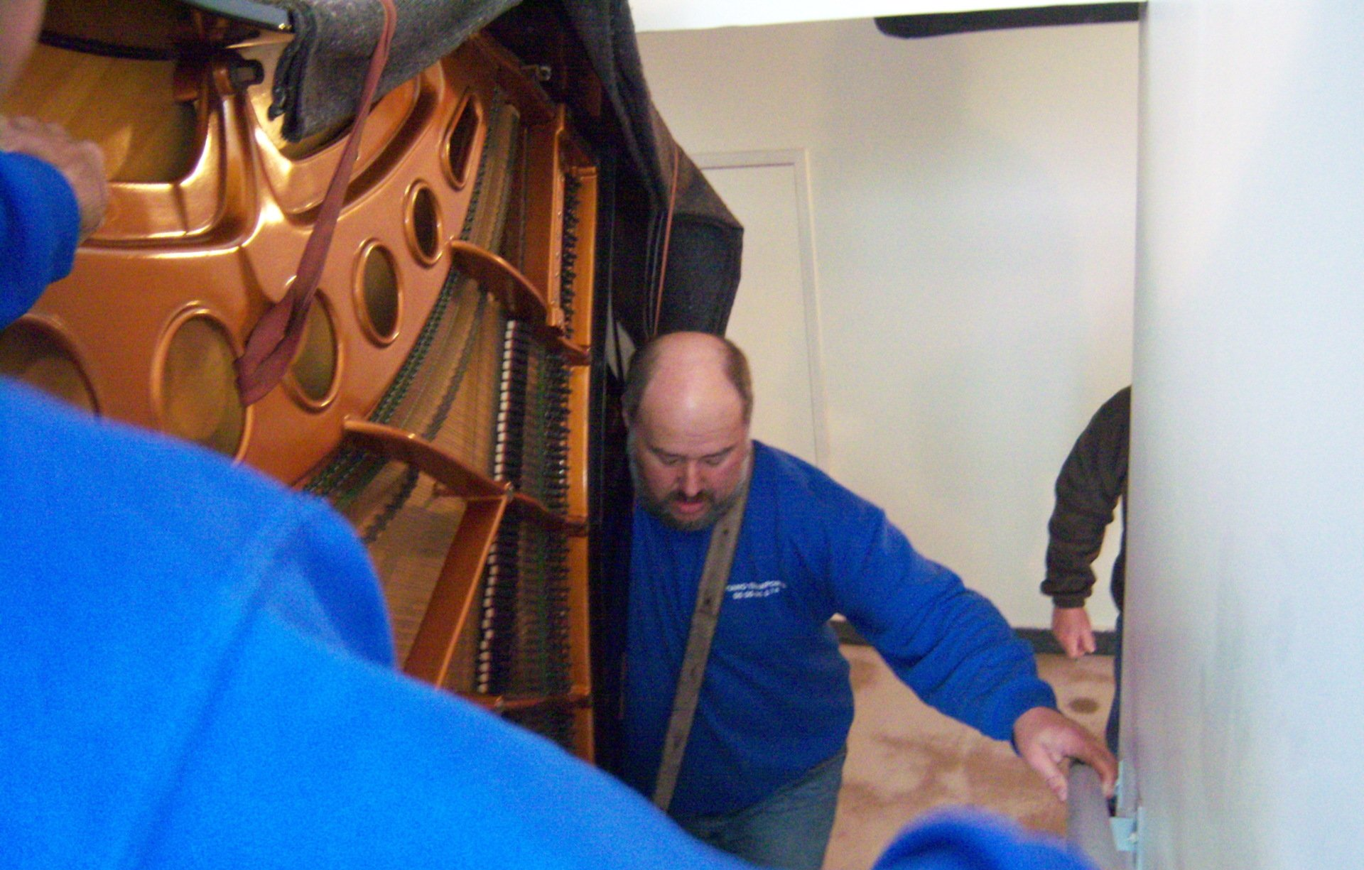 Portage du piano impérial Bösendorfer (2,90 m de long)