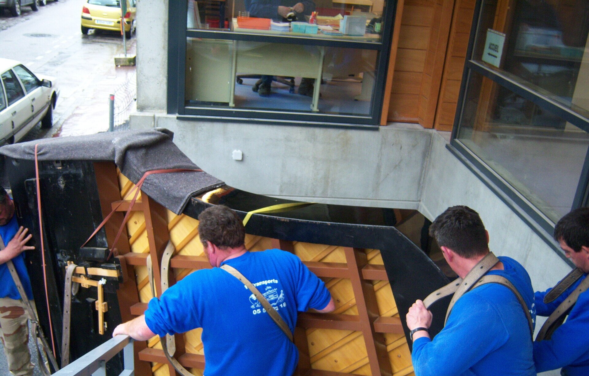 Port du piano impérial Bösendorfer (2,90 m de long)