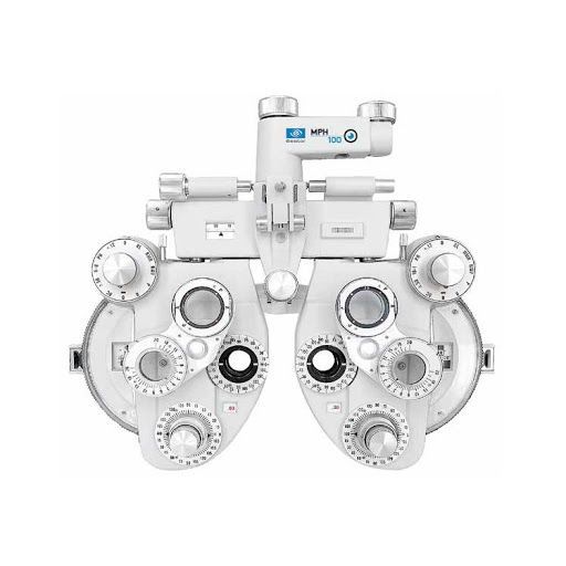 Un primer plano de un foróptero sobre un fondo blanco.