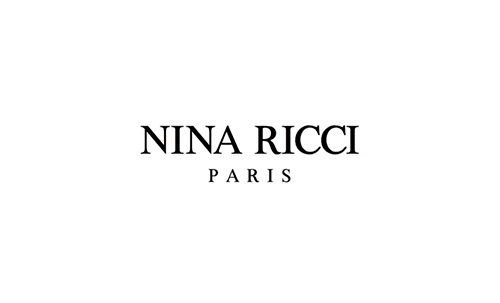 El logotipo de Nina Ricci Paris está sobre un fondo blanco.