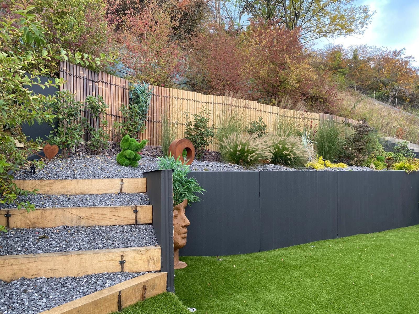 Jardin avec massif en hauteur