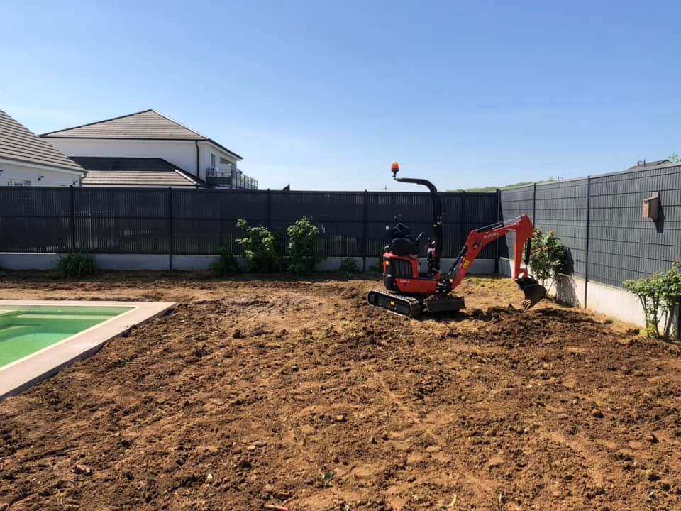 Création d'un jardin autour d'une piscine