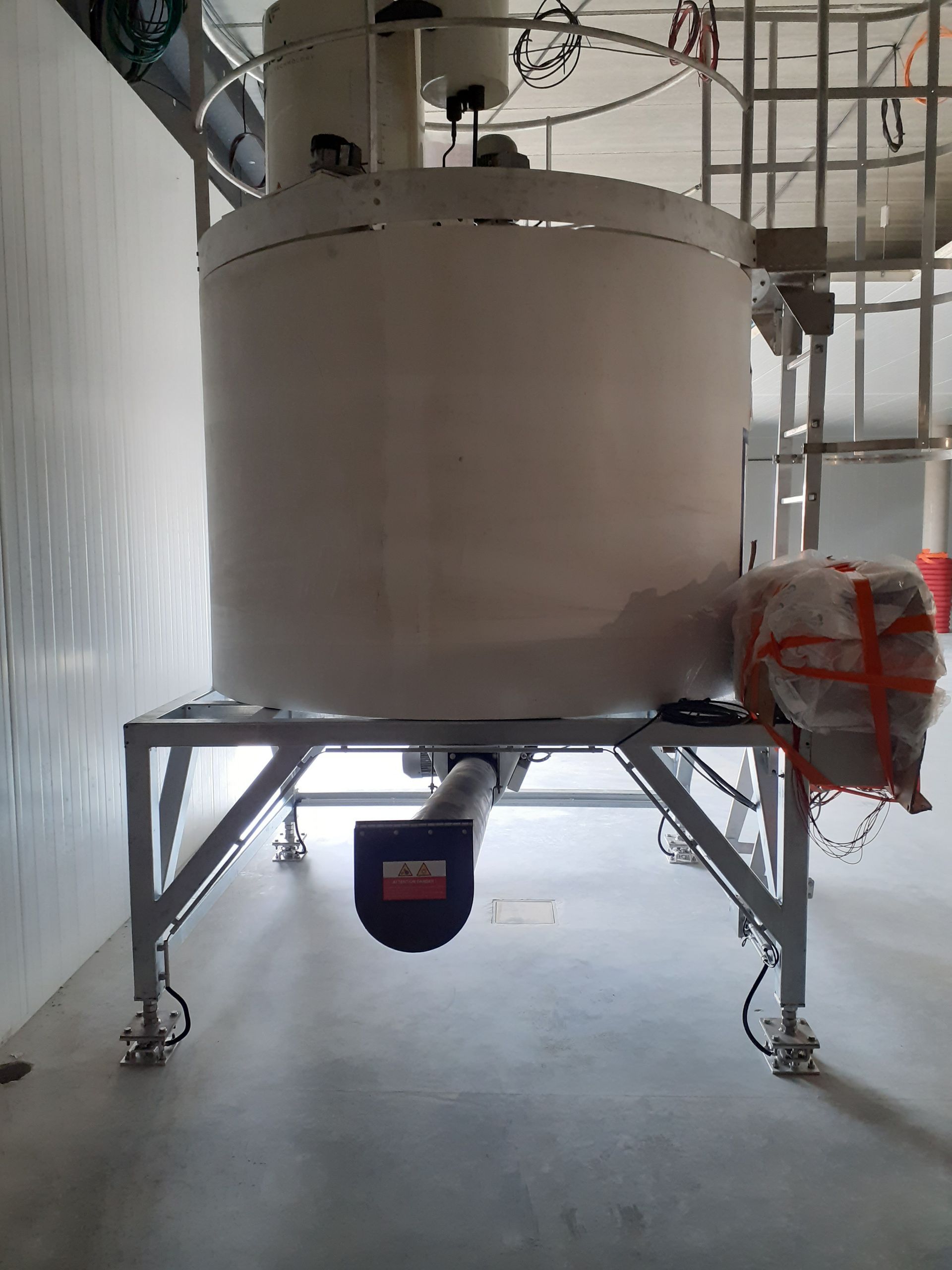 Pont-bascule avec rampes de montée jaunes