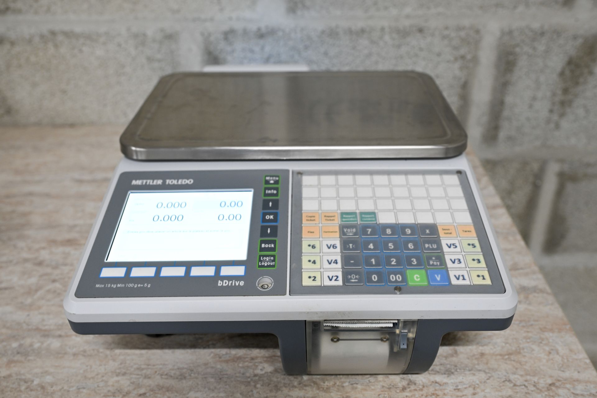 Balance  avec écran et boutons de calcul