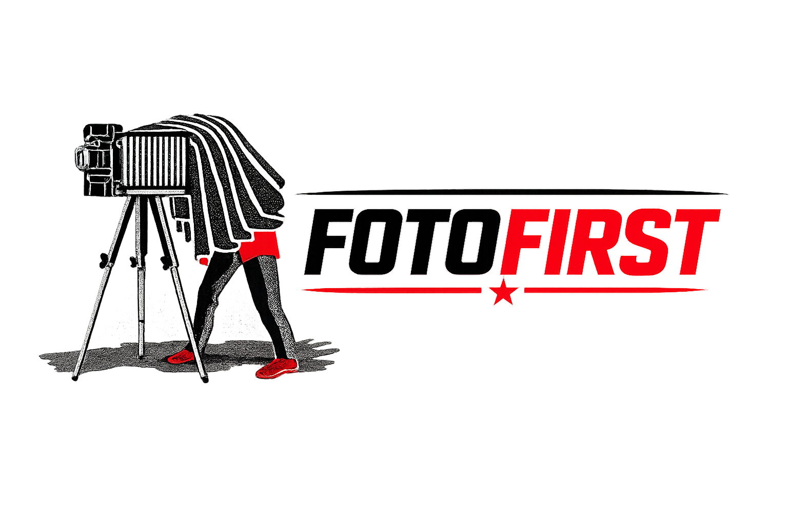 Logotipo de FotoFirst con una c&aacute;mara negra y roja sobre un tr&iacute;pode y texto en negrita.