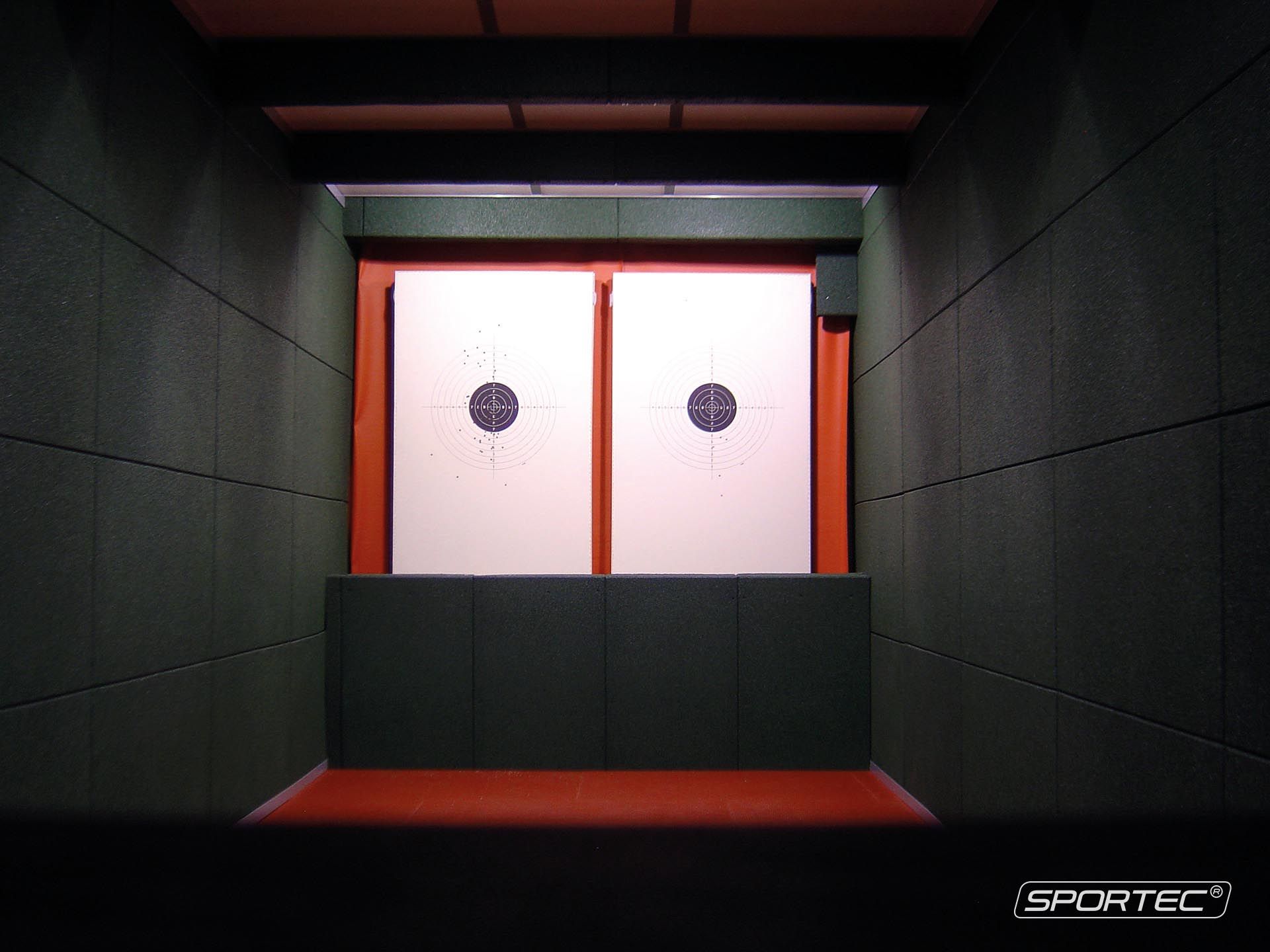 Kraiburg ampumalasta ampumaradan seinäpinnalla, iskunkestävä kumimatto.