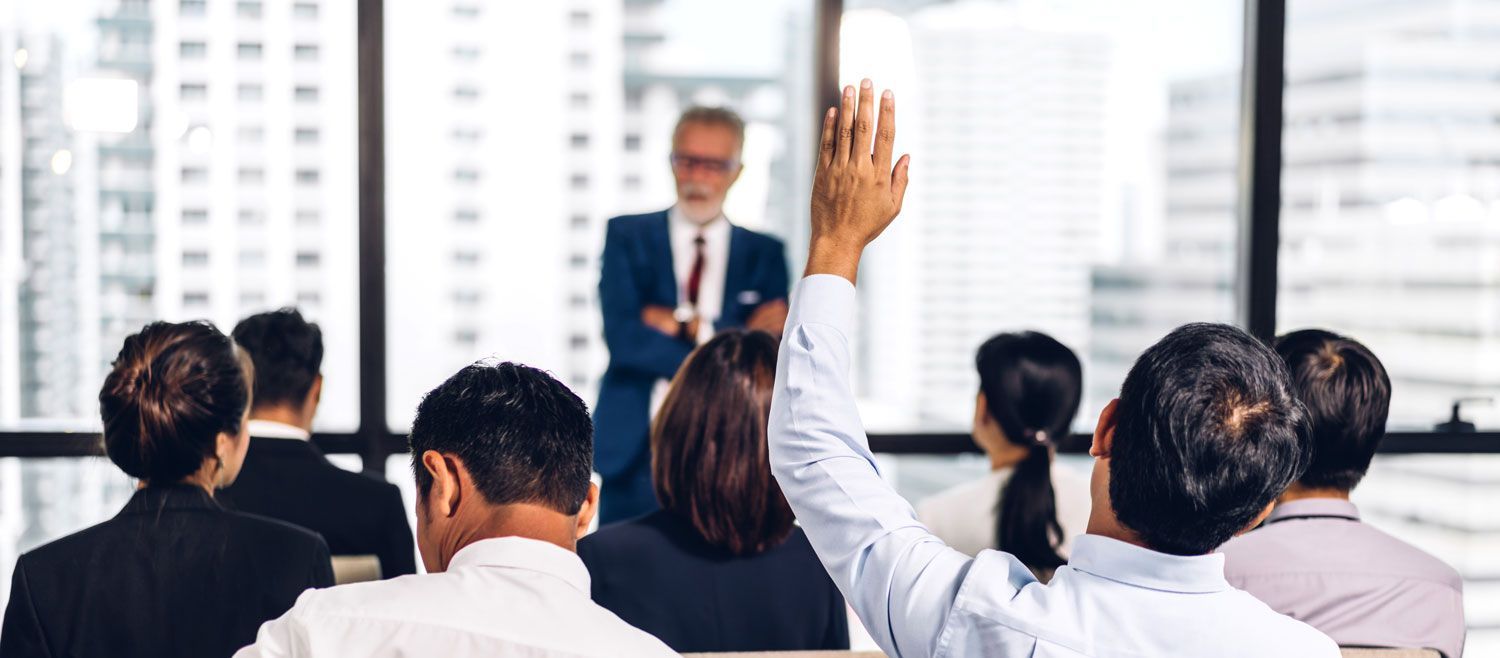 Eine Tastatur mit einer blauen Taste, auf der „Übersetzen“ steht