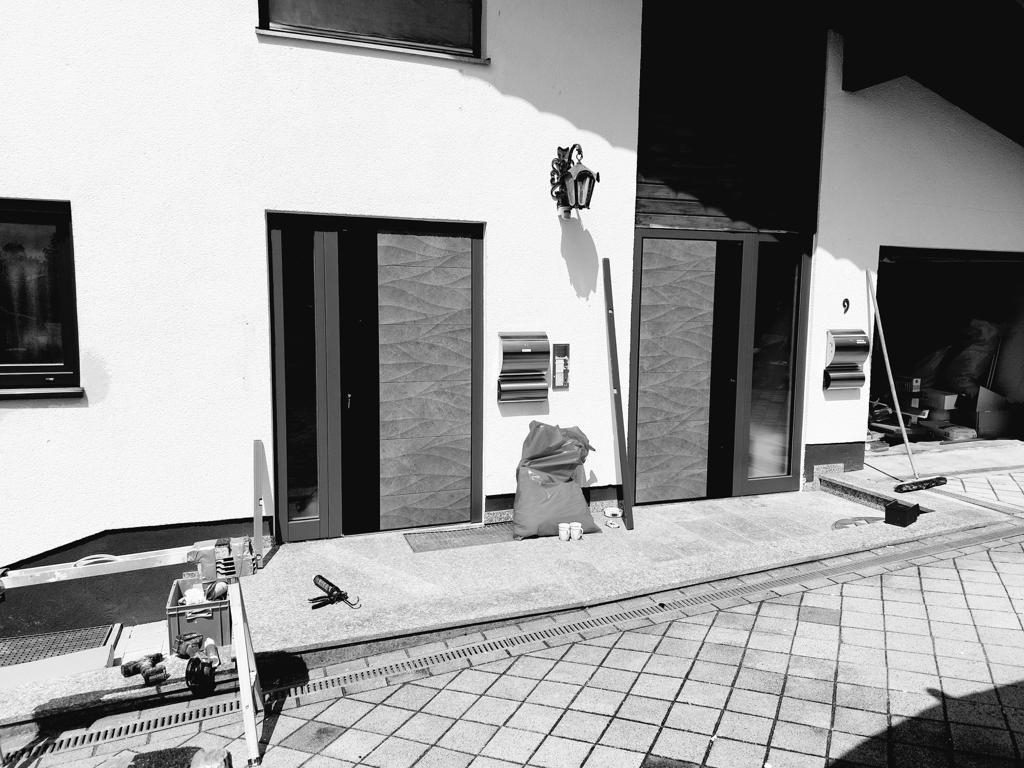 Haustürmontage von FB Handel und Montagebetrieb