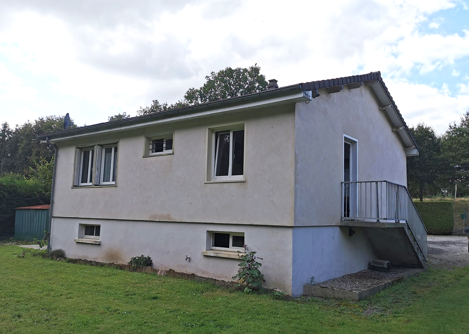 Façade de maison abîmée, sans isolation extérieure