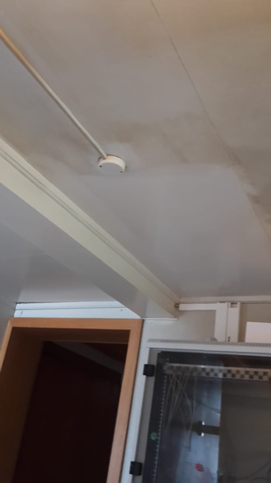 Verena Giger – Gebäudereinigung - Decke Raucherwohnung