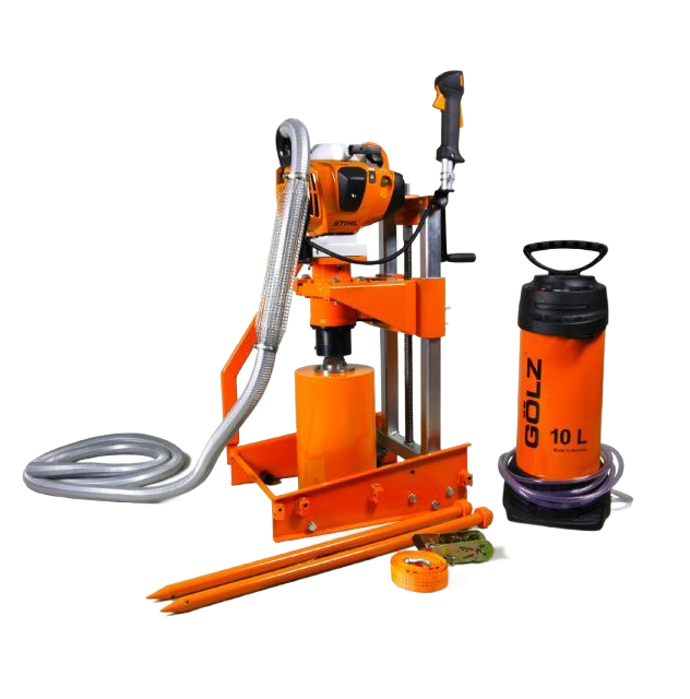 Machine de forage à noyau orange avec réservoir d'eau et forets.