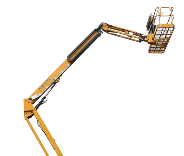 Nacelle élévatrice articulée jaune avec plateforme de travail, sur fond blanc.