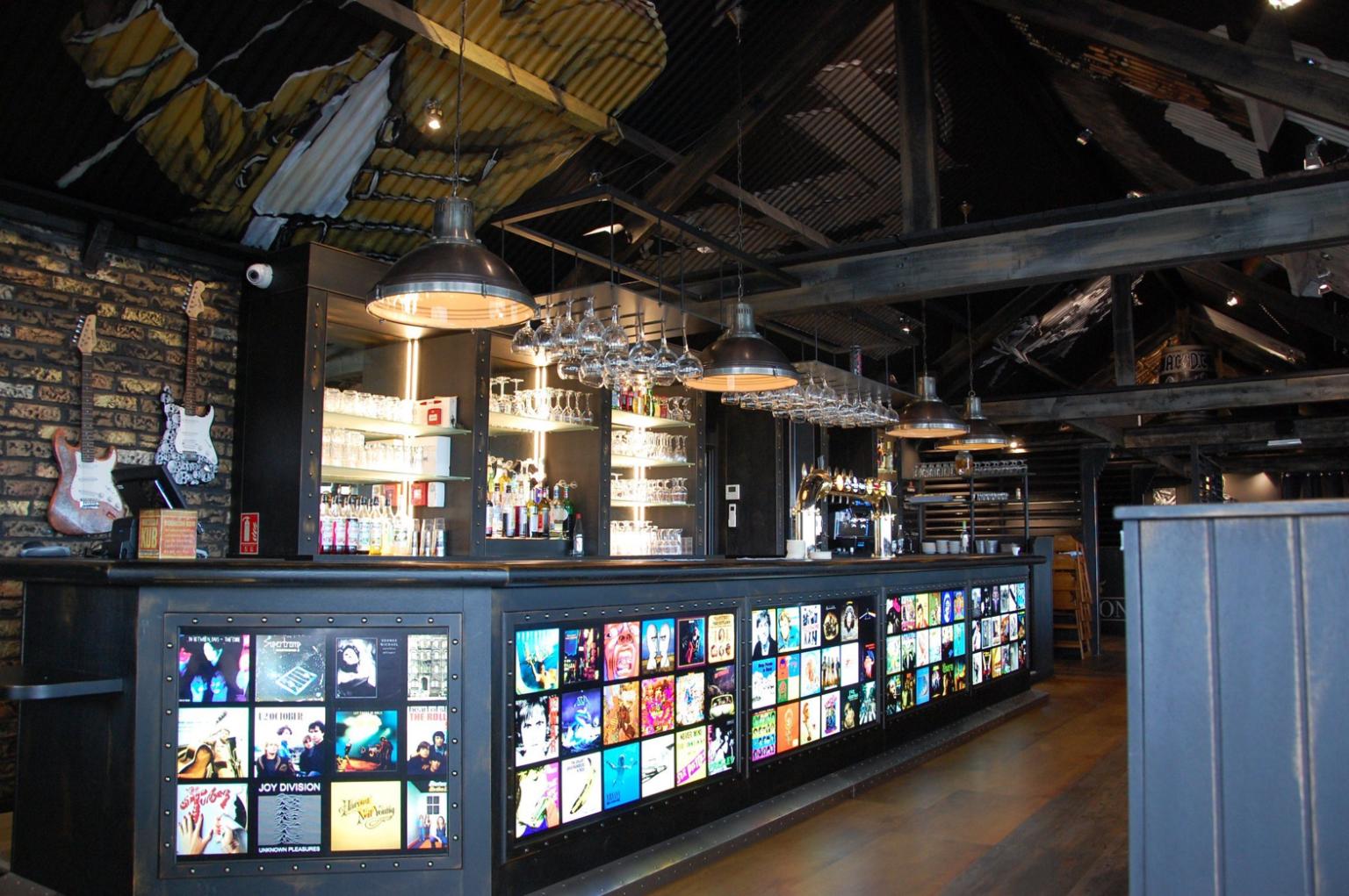 Restaurant peinture et sol