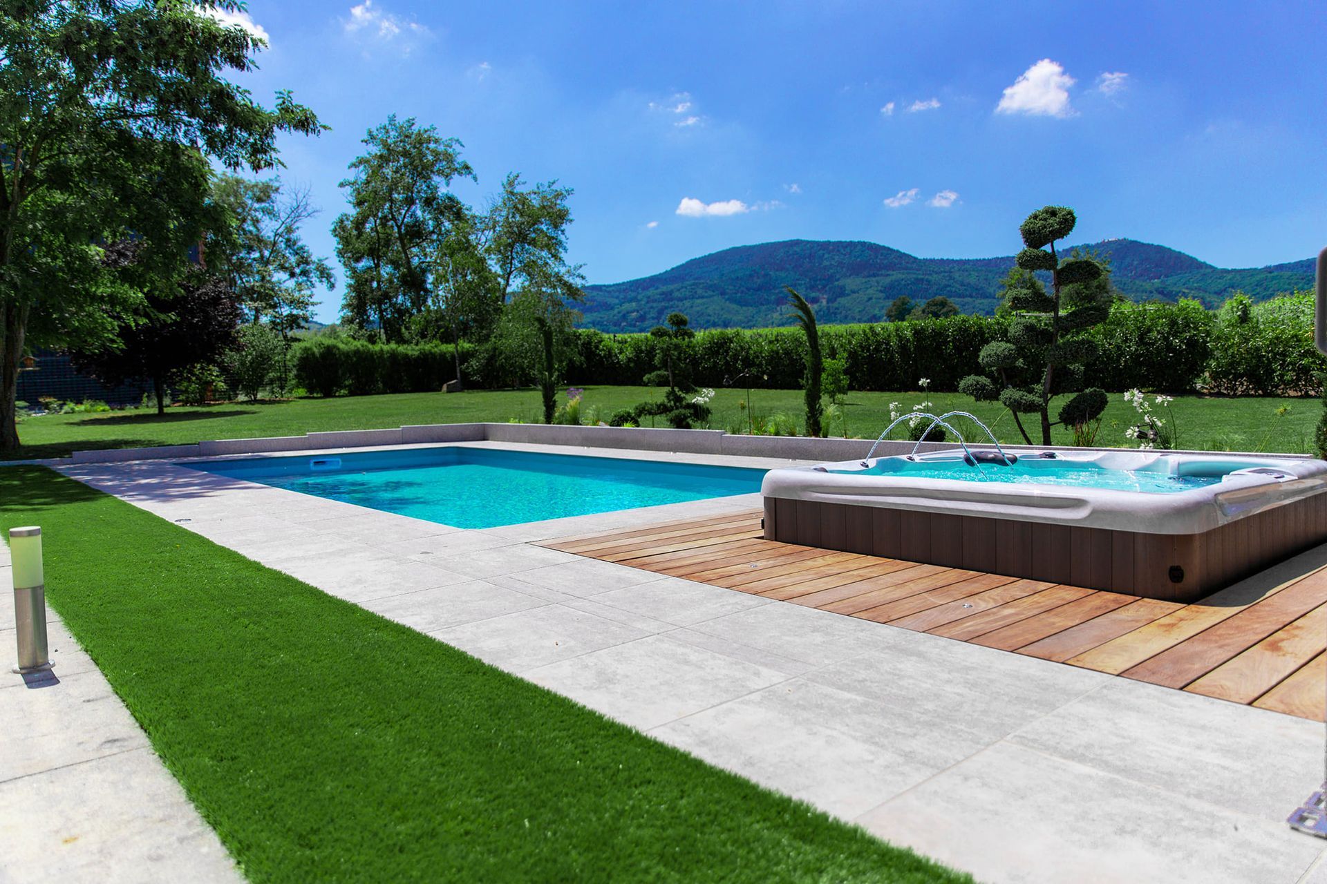 Piscine et Spas installés sur une terrasse