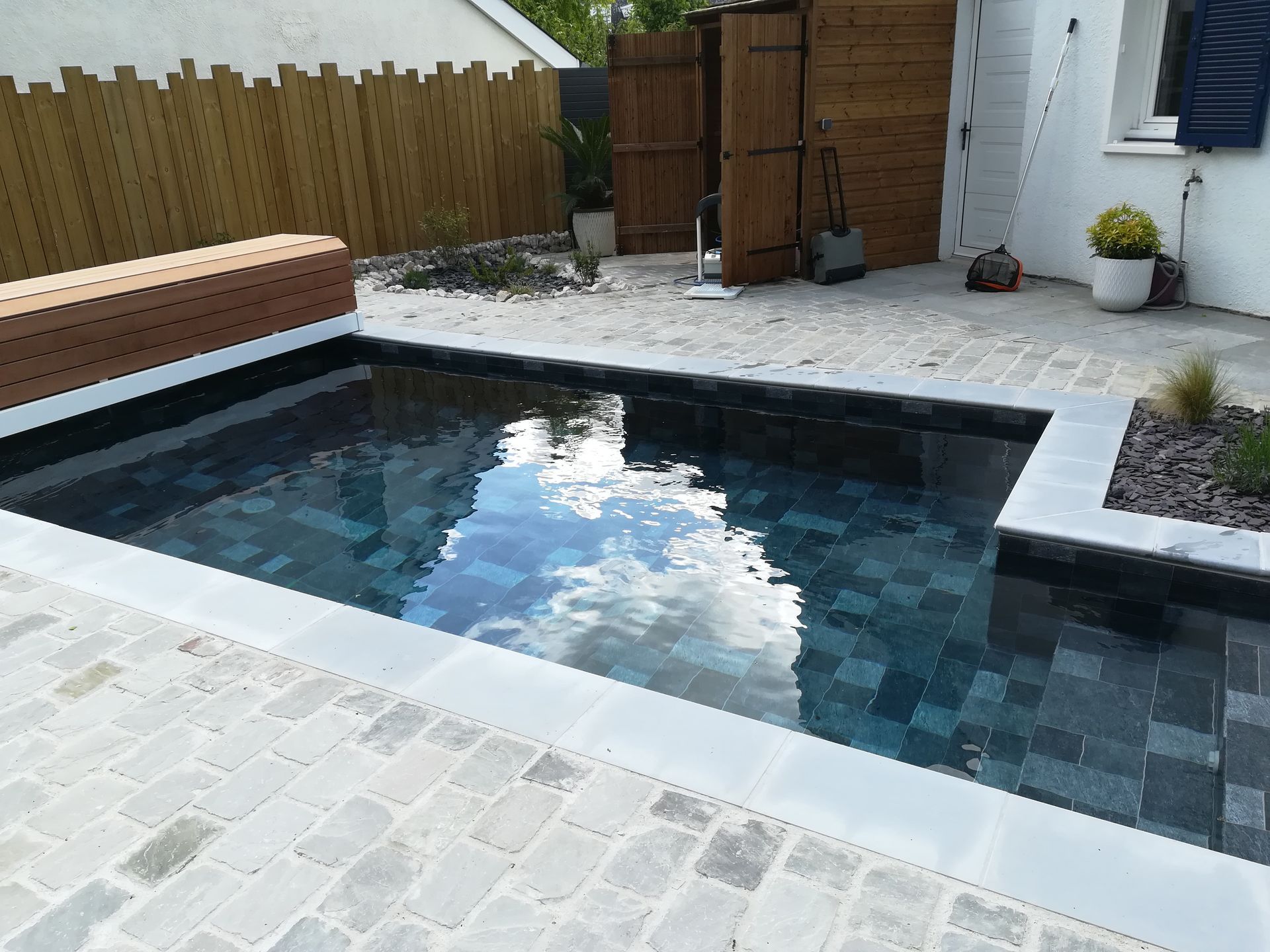 Focus sur piscine creusée moderne