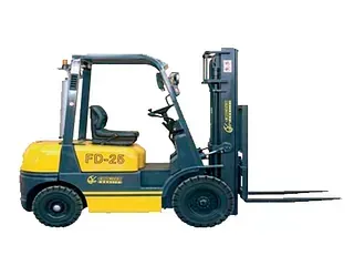 Carretilla elevadora amarilla y azul con horquillas extendidas.