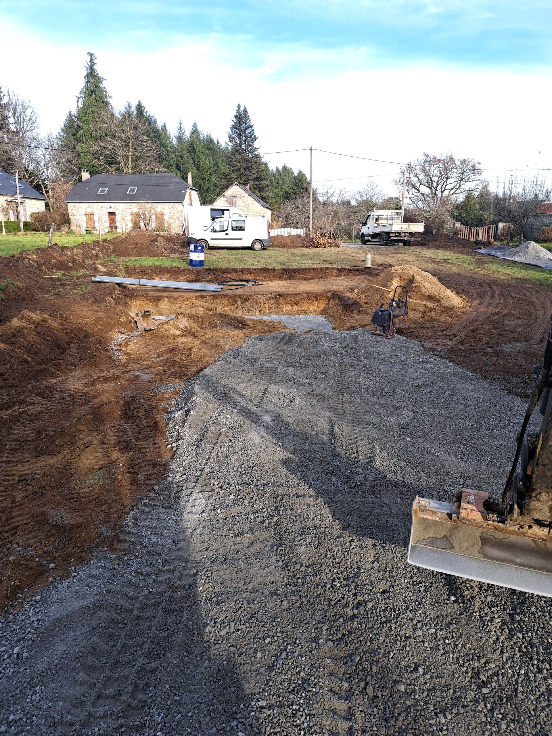 Le terrassement d'une cour.