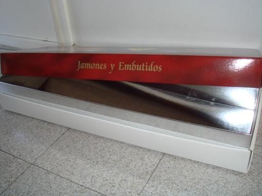 A box that says jamones y embutidos on it