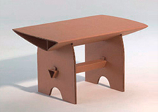 Una mesa marrón con un triángulo encima.