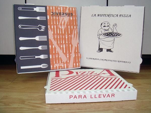 Una caja de pizza que dice