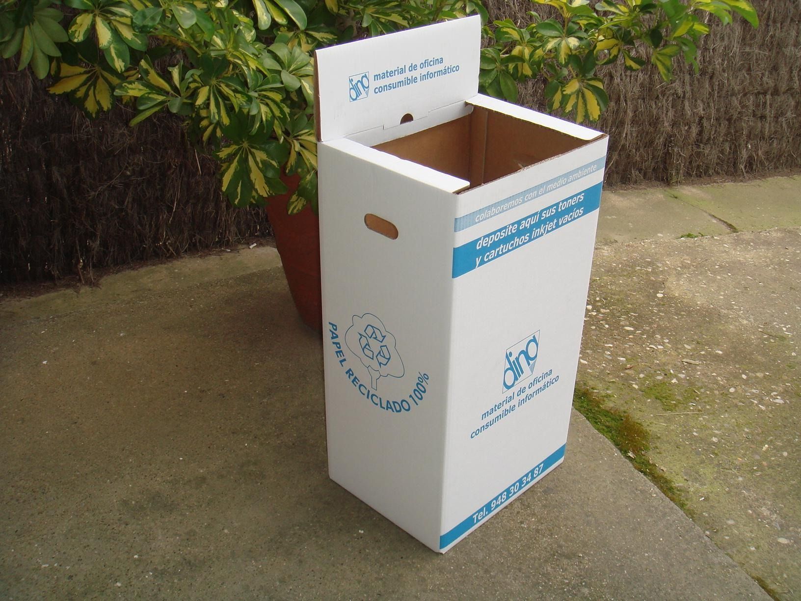 Una caja de cartón con el logo de una bicicleta.