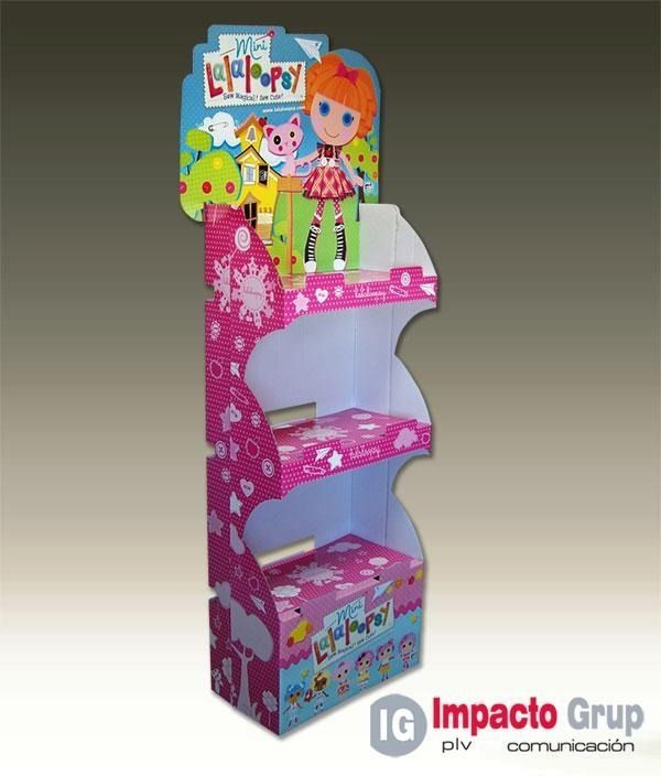 Un expositor de cartón para muñecas de Littlest Pet Shop.