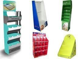 Hay muchos tipos diferentes de expositores de cartón.