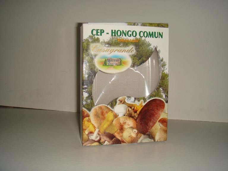 Una caja de cep hongo commun está sobre una mesa