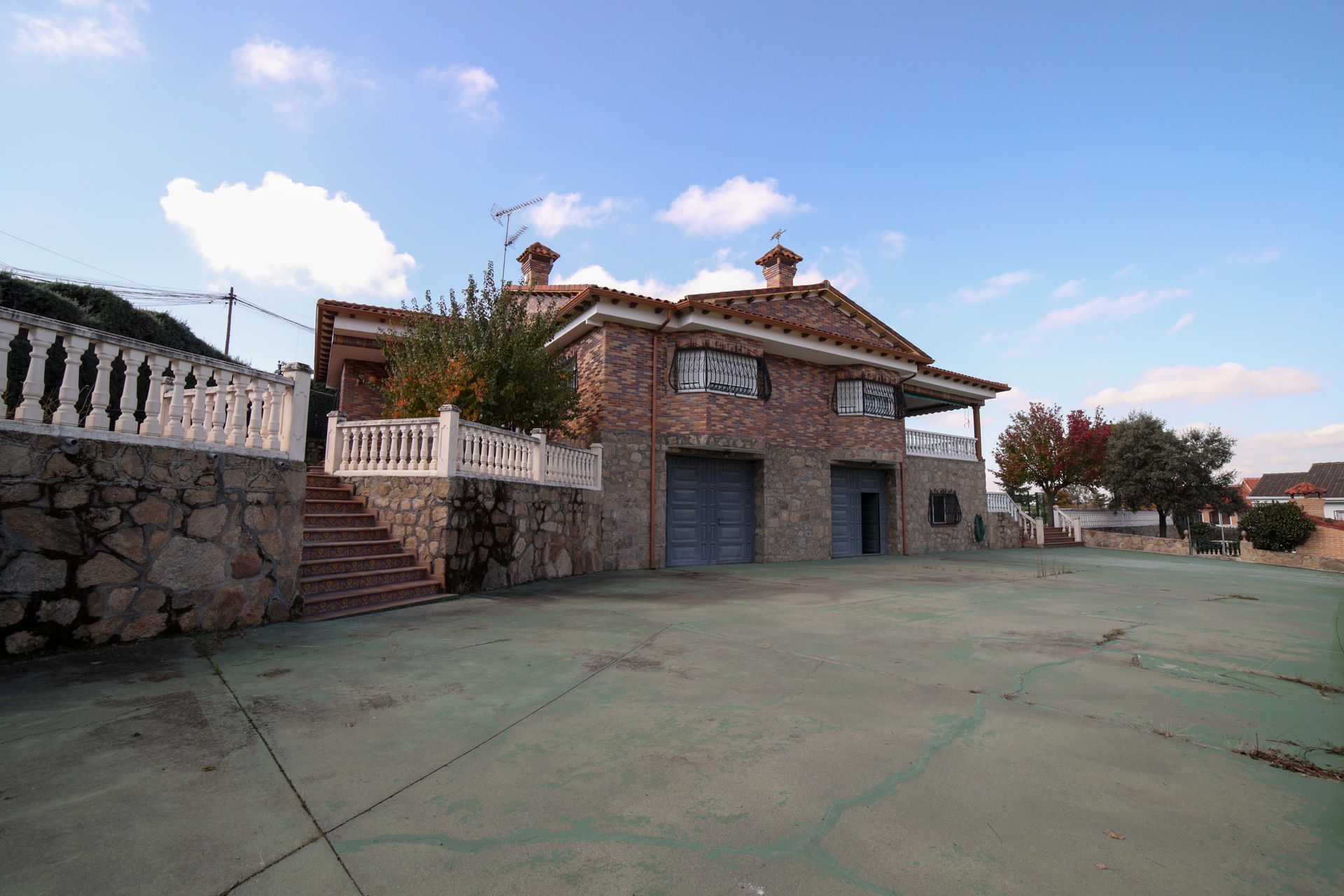 Montebatres chalet independiente 3000m construidos