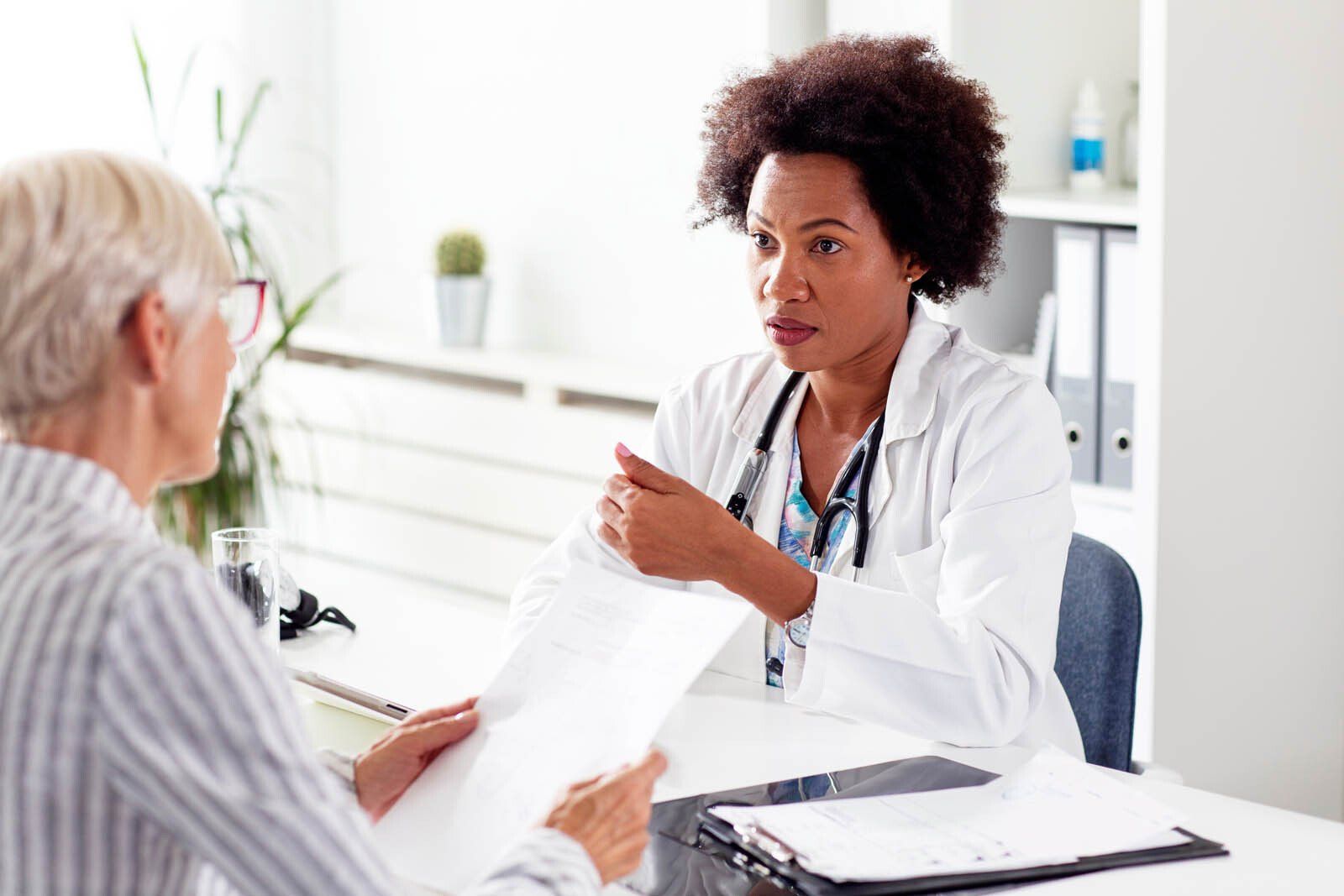 Échange médical entre patiente et médecin