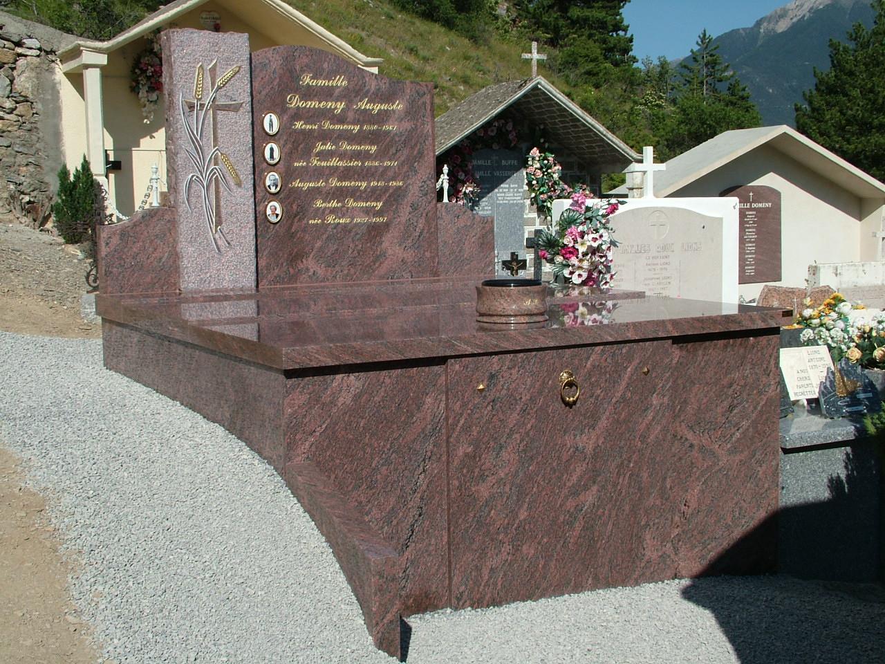 Caveau familial dans les les Alpes-de-Haute-Provence