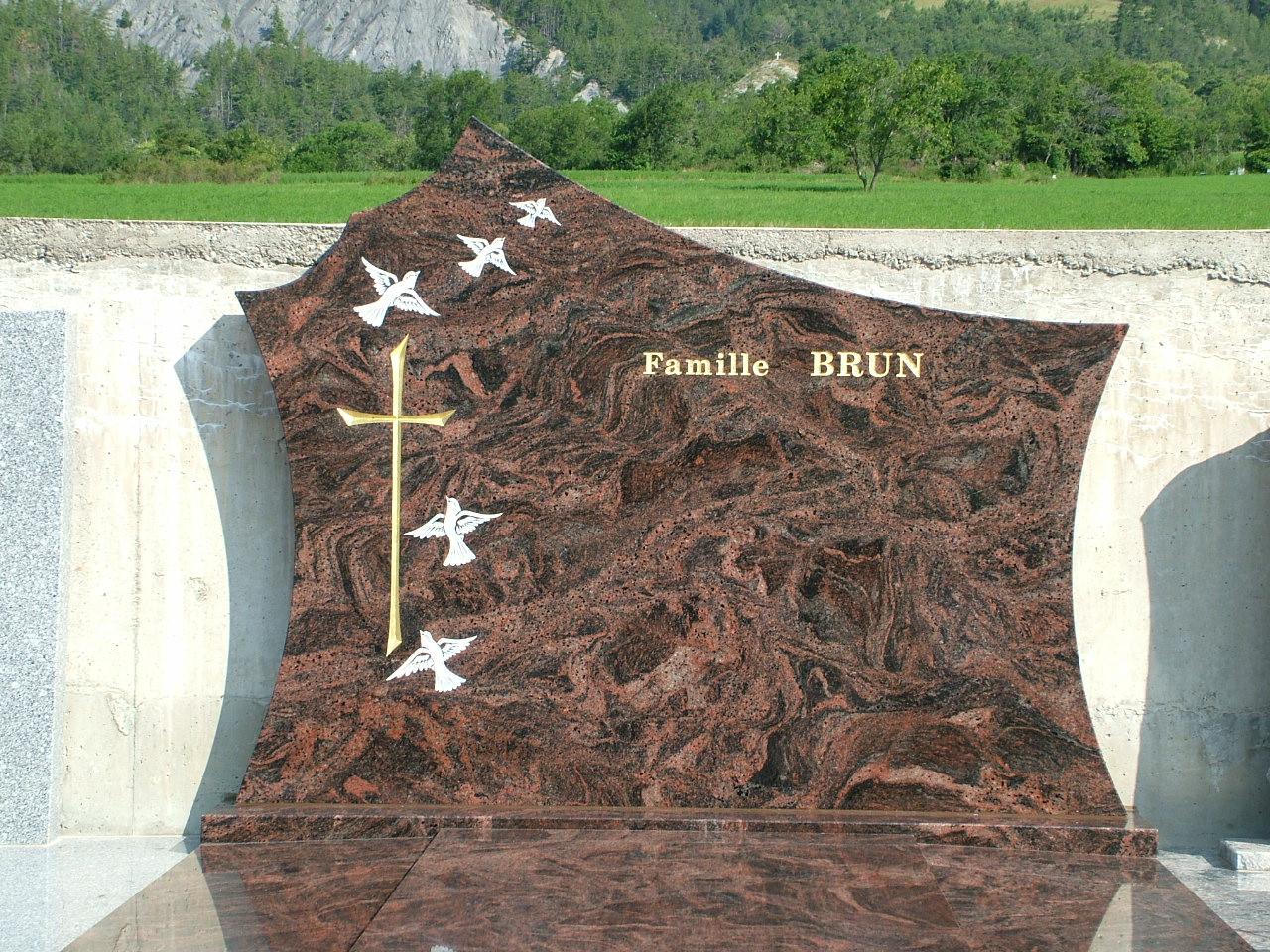 Marbrerie funéraire à Faucon