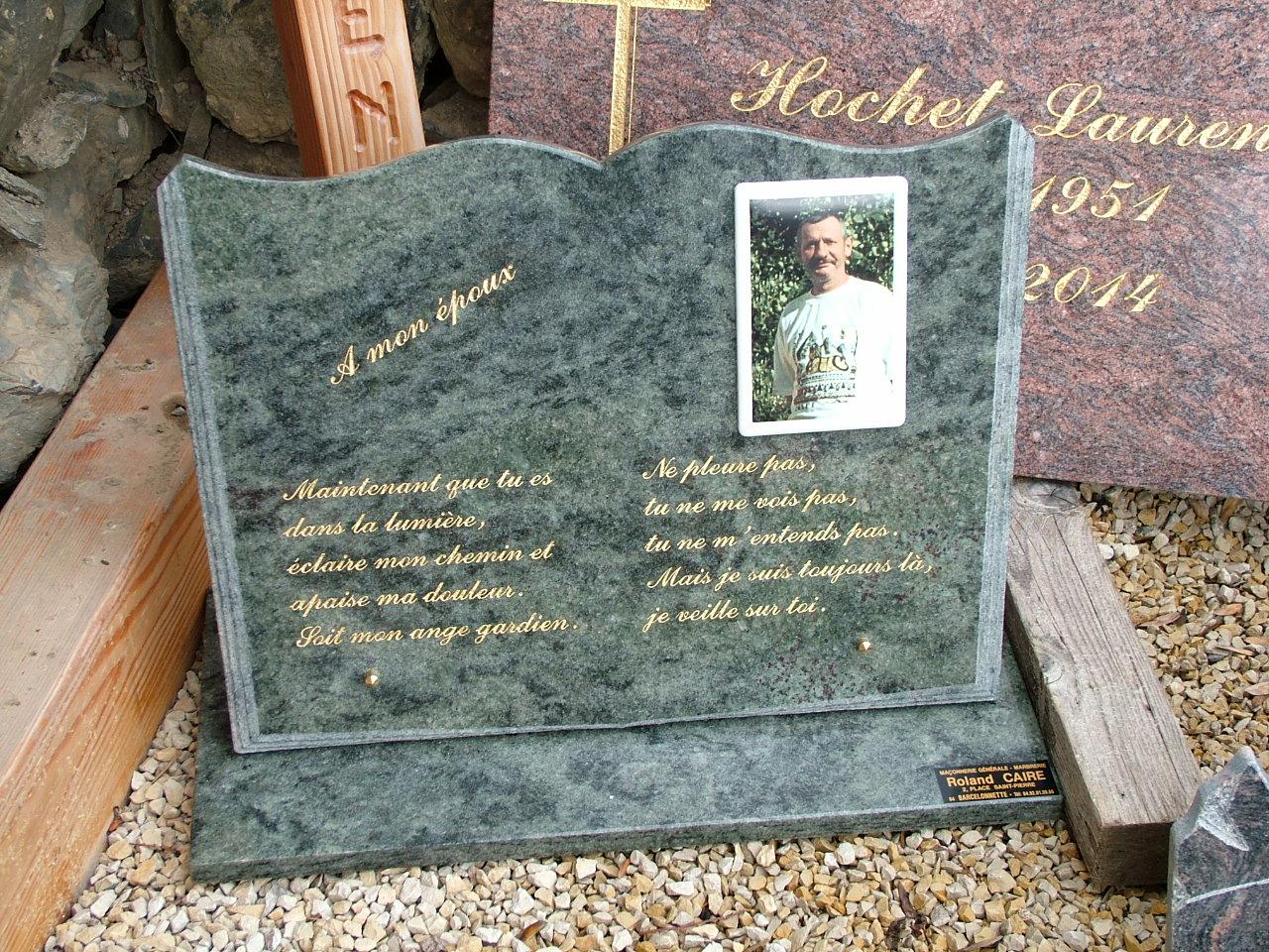 Découpe, polissage en forme de livre poème et pose d'une photo en porc